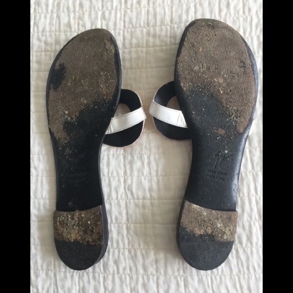 Giuseppe Zanotti white thong sandals w/gold circle - Picture 8 of 11